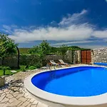 Lichtdurchflutete Mit Alpaka-ranch In Der Naehe, Privatpool, Grillbereich, Waschmaschine Holiday home