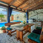 Lichtdurchflutete Mit Alpaka-ranch In Der Naehe, Privatpool, Grillbereich, Waschmaschine Holiday home