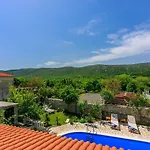 Lichtdurchflutete Mit Alpaka-ranch In Der Naehe, Privatpool, Grillbereich, Waschmaschine Holiday home Drivenik