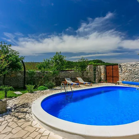 Lichtdurchflutete Mit Alpaka-ranch In Der Naehe, Privatpool, Grillbereich, Waschmaschine Holiday home