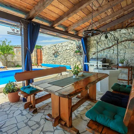 Lichtdurchflutete Mit Alpaka-ranch In Der Naehe, Privatpool, Grillbereich, Waschmaschine Holiday home