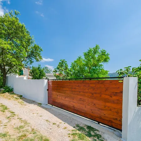 Lichtdurchflutete Mit Alpaka-ranch In Der Naehe, Privatpool, Grillbereich, Waschmaschine