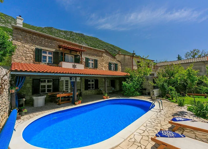 בית נופש Lichtdurchflutete Mit Alpaka-ranch In Der Naehe, Privatpool, Grillbereich, Waschmaschine Drivenik