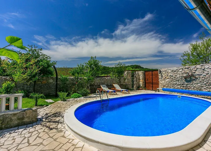 Lichtdurchflutete Mit Alpaka-ranch In Der Naehe, Privatpool, Grillbereich, Waschmaschine בית נופש