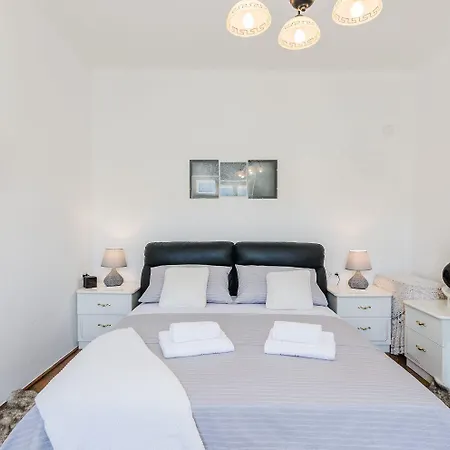 Lichtdurchflutete Mit Alpaka-ranch In Der Naehe, Privatpool, Grillbereich, Waschmaschine Dom wakacyjny Drivenik