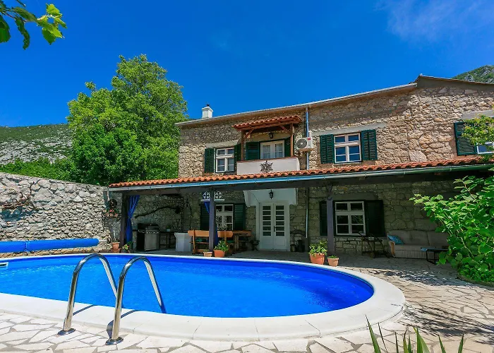 Casa de Férias Lichtdurchflutete Mit Alpaka-ranch In Der Naehe, Privatpool, Grillbereich, Waschmaschine Drivenik